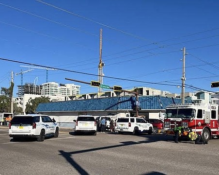 Crash on Fruitville Road involves vehicles into a building