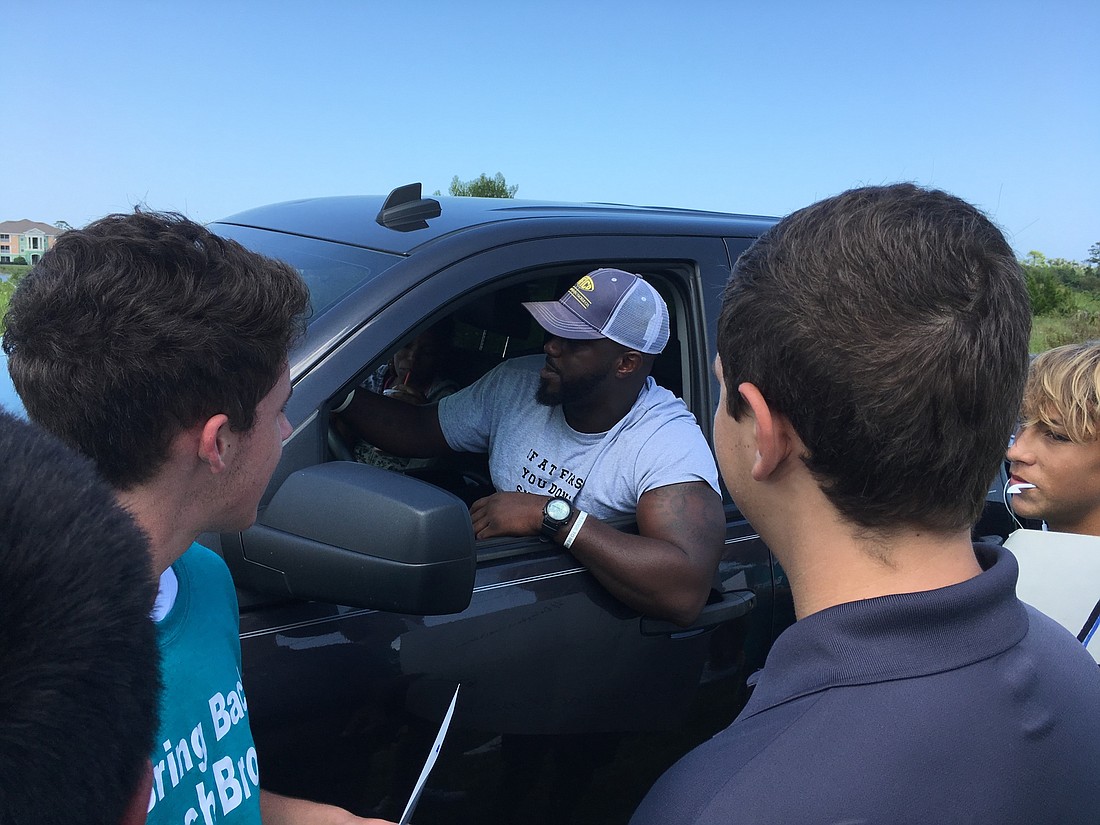 Benjamin Antwan Brown talks to students during a demonstration. Photo by Nichole Osinski