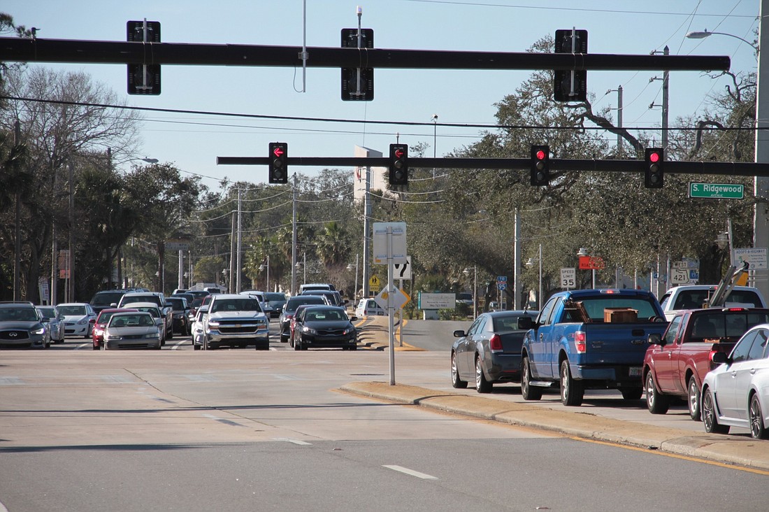 Traffic on Dunlawton and Ridgewood. Photo by Nichole Osinski