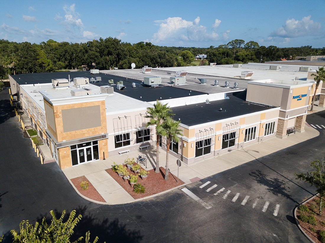 T.G.I Fridays in Port Orange closed on Monday and redirected customers to Ormond Beach location. Photo by Zach Fedewa.
