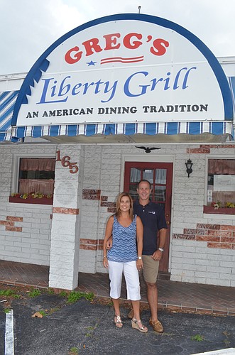 LIBERTY GRILL_COUPLE