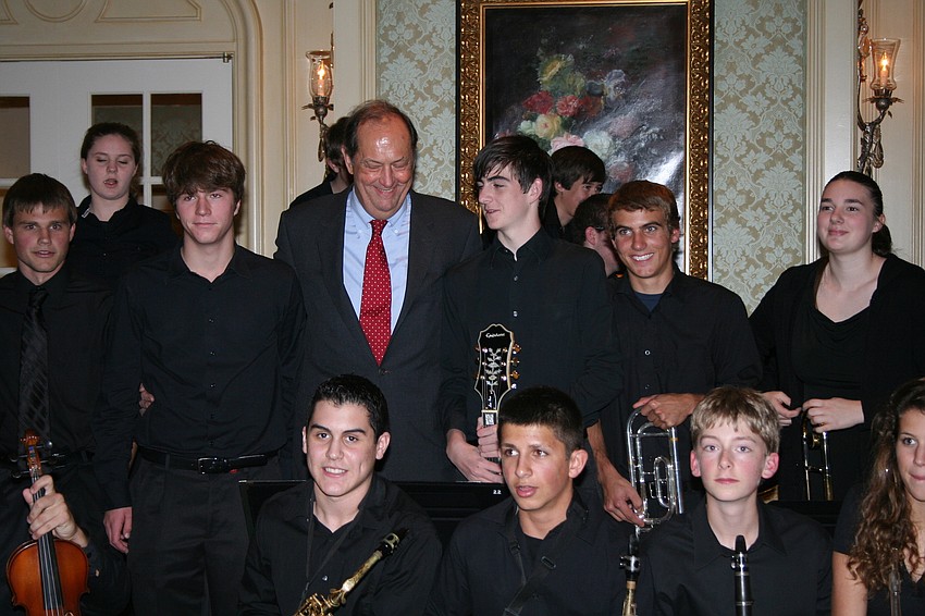 Sen. Bill Bradley mingles with ODA students
