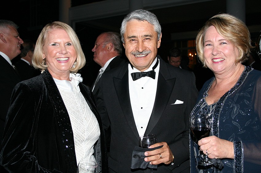 Terrie Linford with Jose and Joan Uranga