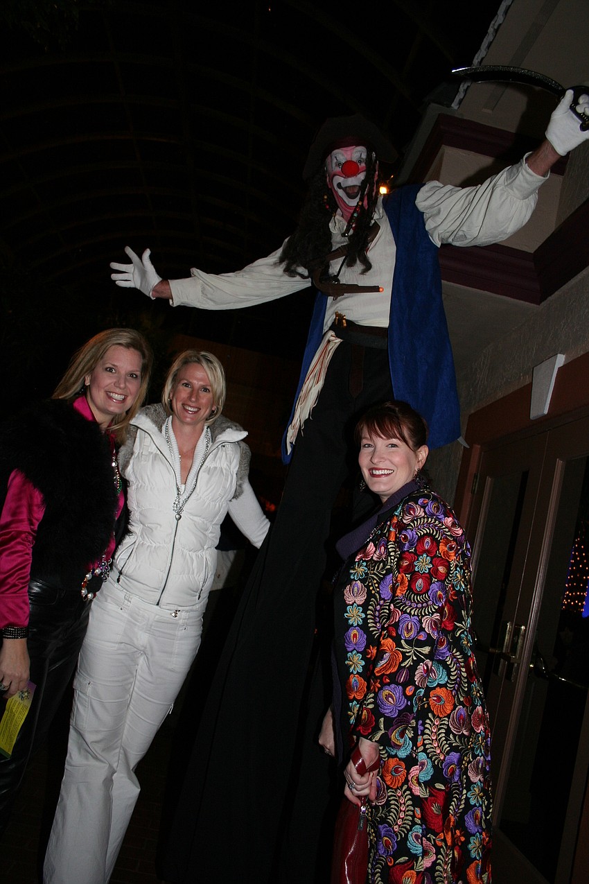 Amanda Morris, Alisa Pettingell, stiltman and Emily Walsh