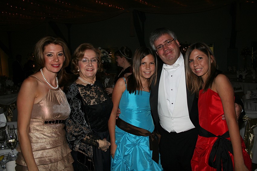 Marie, Magdalena, Andrea, Andres and Gabriela Munoz