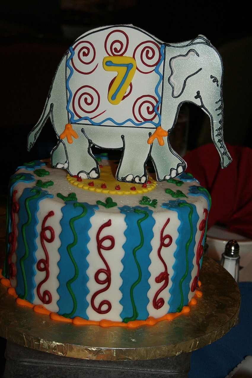 Table 7-Beautiful Cakes by Ron