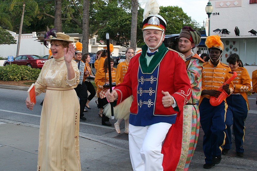 Pat and Dr. Larry Thompson lead the parade at Ringling College of Art and Design's 