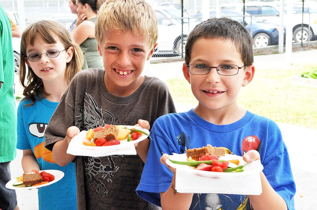 Sammy Beretta and Jared Bokanoski show off their healthy plates. PHOTOS BY SHANNA FORTIER