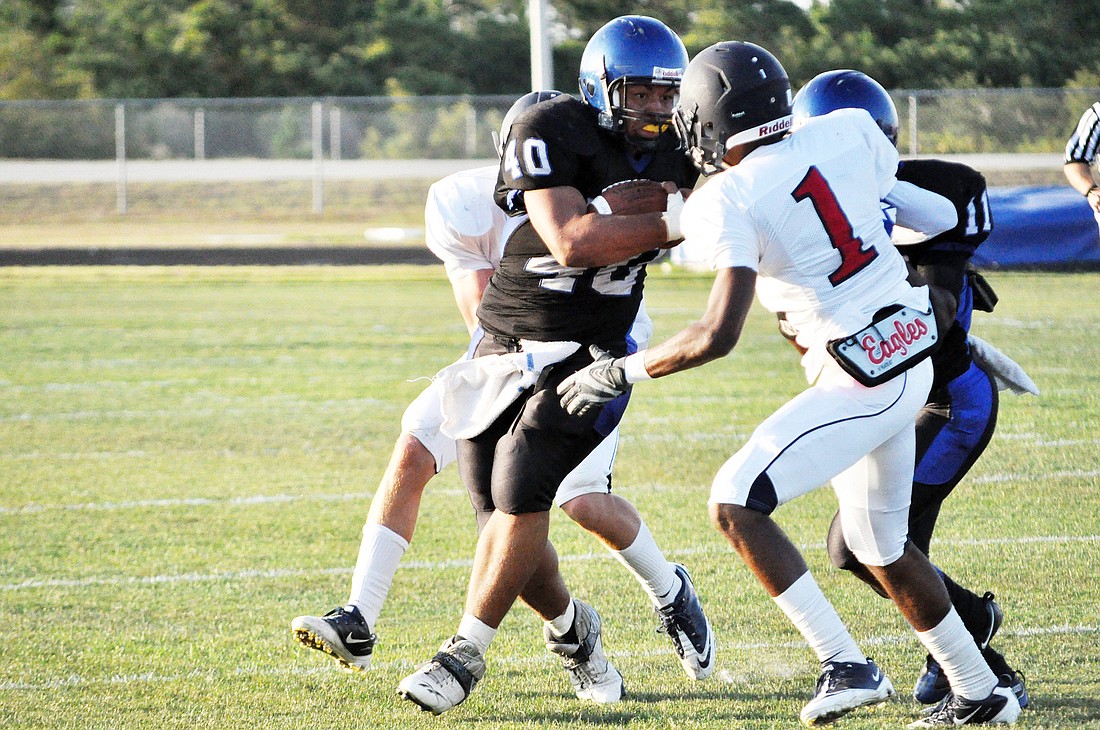 Running back Shawn White carried the ball 10 times for 77 yards. PHOTOS BY ANDREW O'BRIEN