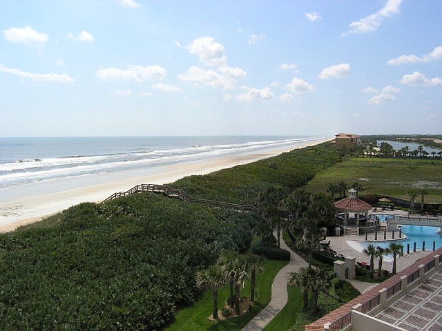 Unit 506 at 85 Ave. De La Mer has four bedrooms, 3.5 baths and 3,077 square feet of living area.