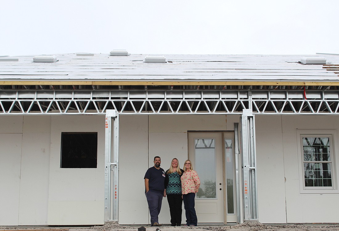 Adris Nelson, Jessica Nelson and Julie Crabb stand outside her 4,950 square-foot steel-frame house. Photo by Jarleene Almenas