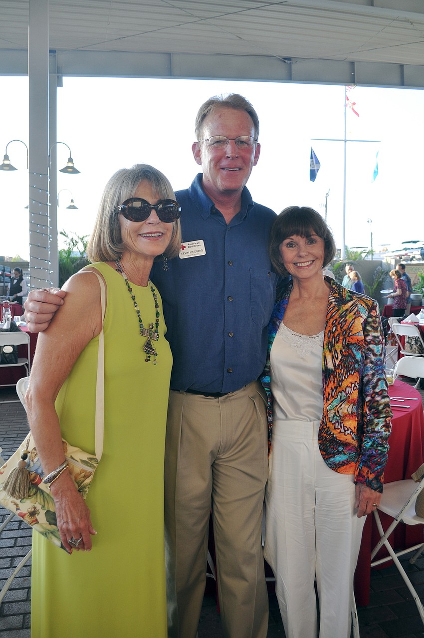 Sue Bassett-Klauber with American Red Cross Executive Director Kevin Lindberg and Nancy Blackburn
