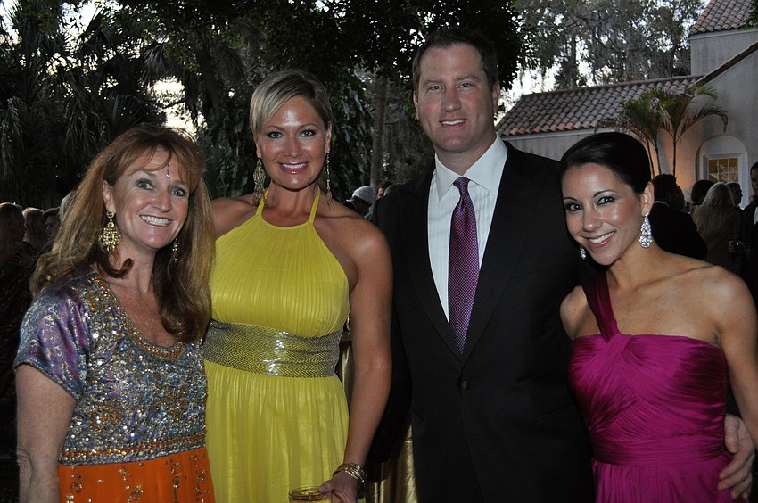 Co-Chairwoman Karin Leereveld, Terri Horne and Jack and Amie Swan