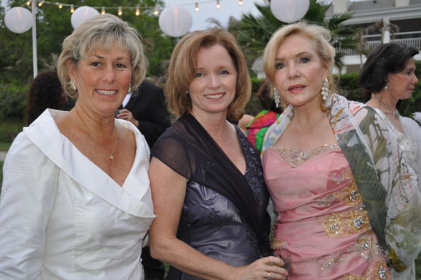 Sandy Rollings, Spanish Point President Mary Williams, Honorary Co-Chairwoman Margaret Wise