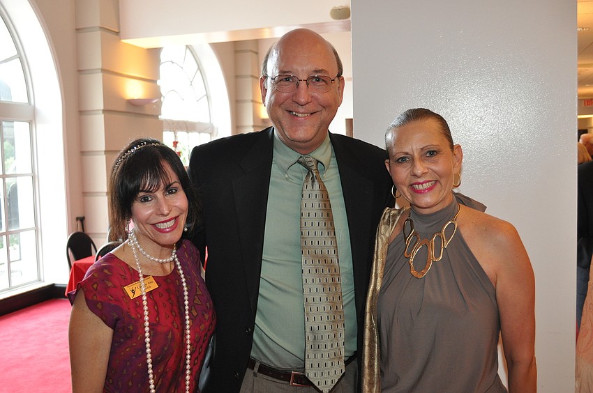 Lauren Walsh with Dr. David and Annie Sundeen
