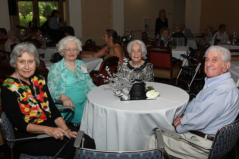 Lee Burgess, Josephine Albanese and Rita and Michael Cignarelli enjoyed time together.