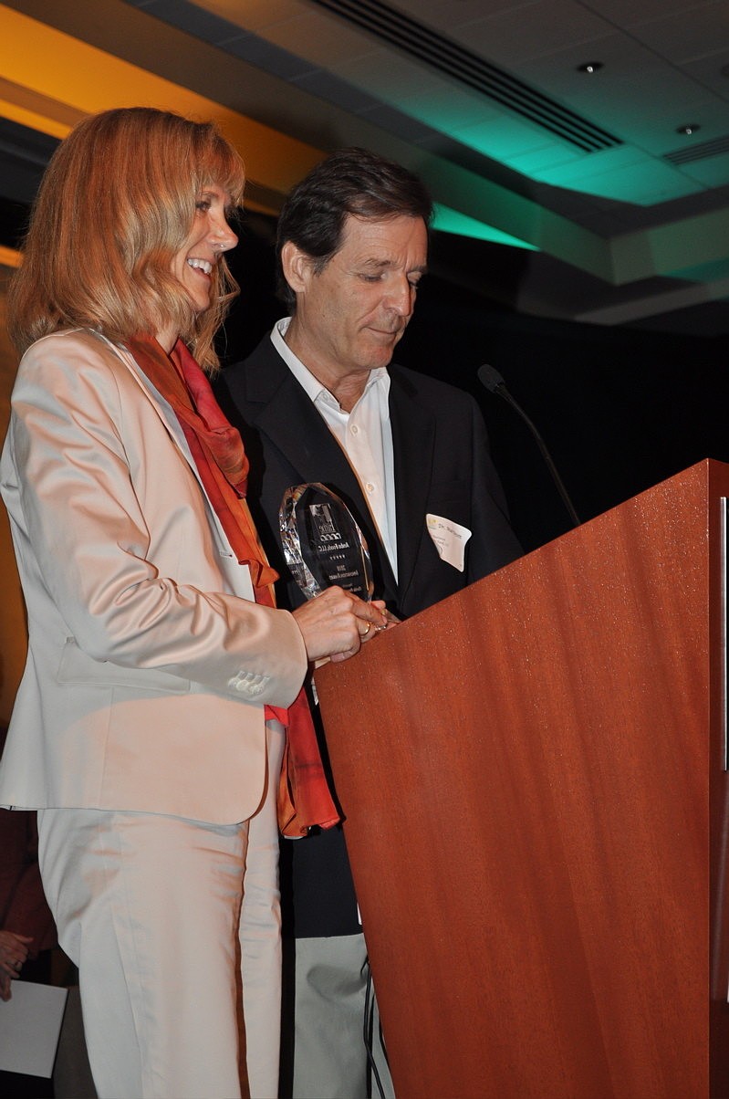 Drs. Anne-Marie Chalmers and Bo Martinsen received the Innovation Award.