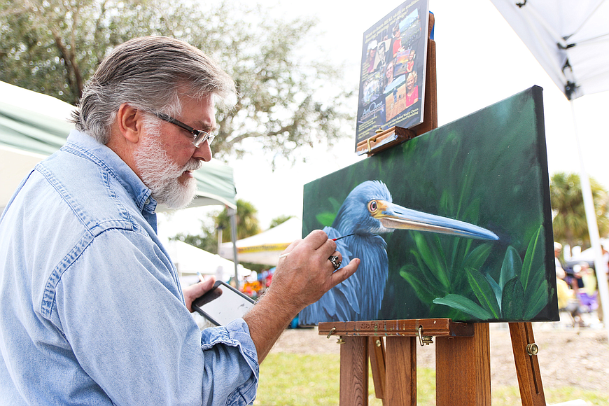 Internationally acclaimed portrait and nature artist Greg Graham Grant paints a tri-colored heron. Photo by Paige Wilson