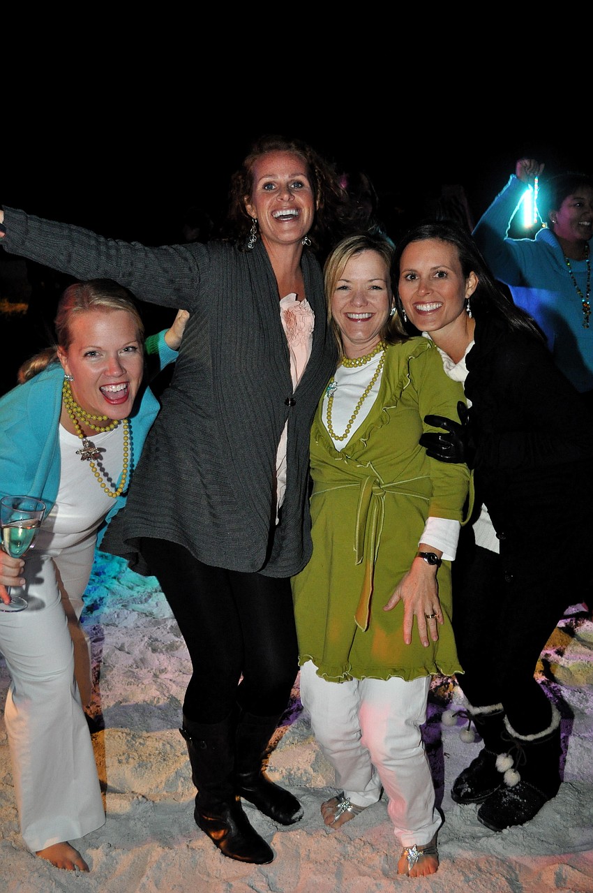 Jamie Becker, Co-Chairwomen Monica Barth and Caryn Patterson and Shana Zamikoff