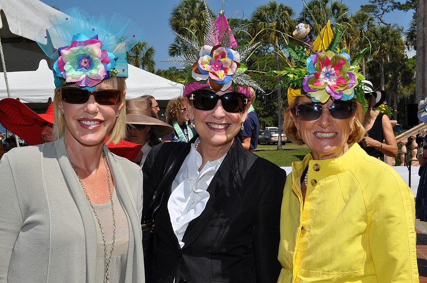 Nancy Cameron, Georgina Clamage and Eileen Wallace at New College Library Association's Pique-nique sure la Baie in April.
