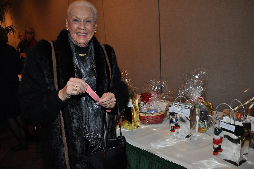 Sandy Drettman at the Chinese auction