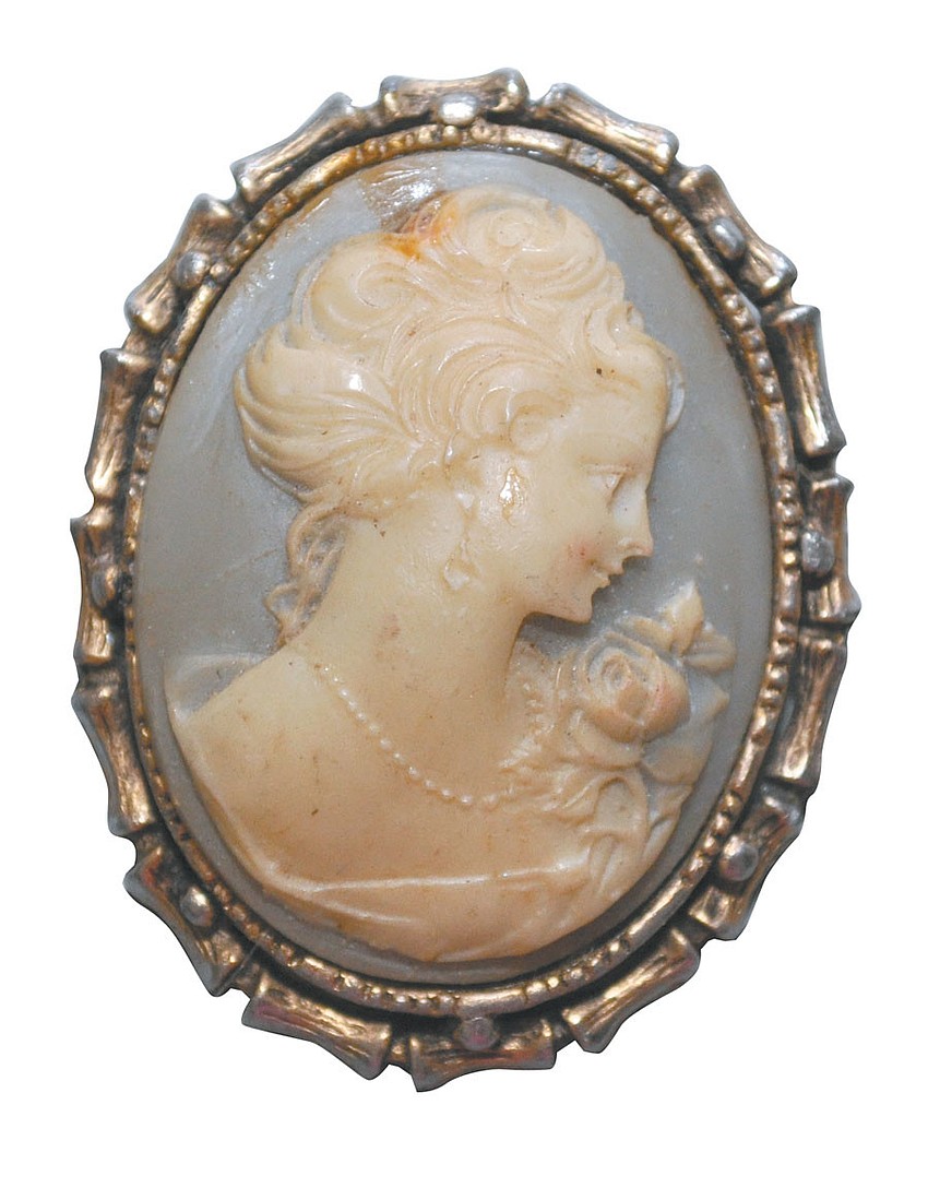 VINTAGE CAMEO
