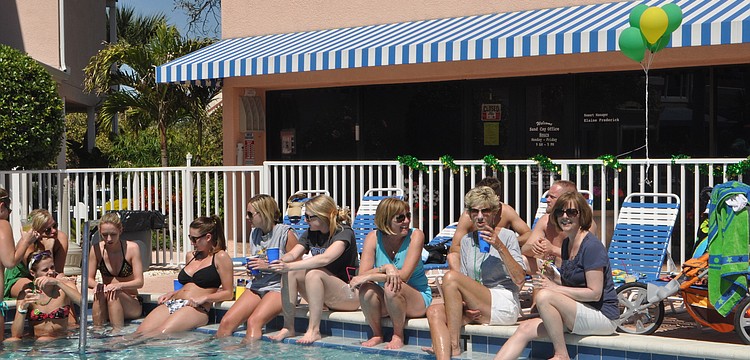 Poolside toe-dippers