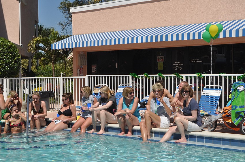 Poolside toe-dippers