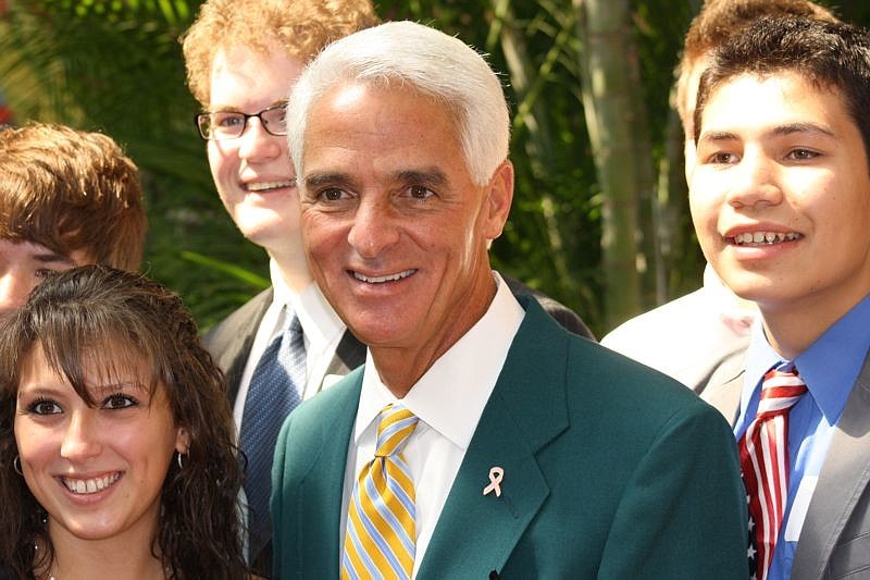 Gov. Charlie Crist stopped for a photo with a group of teenagers from Community Youth Development.