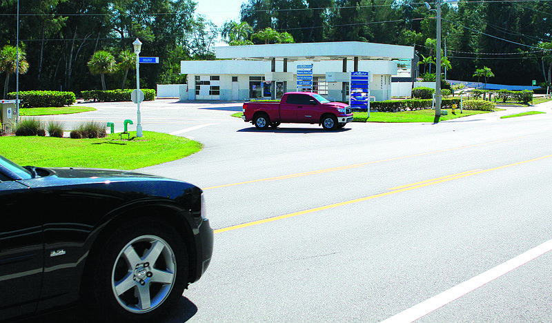 A curve in the road north of Broadway makes it difficult for drivers turning left to see motorists heading south on Gulf of Mexico Drive.