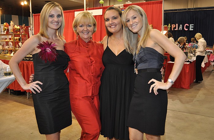 Sydney Gruters, Daria and Emily Furst and Stephanie Cestero