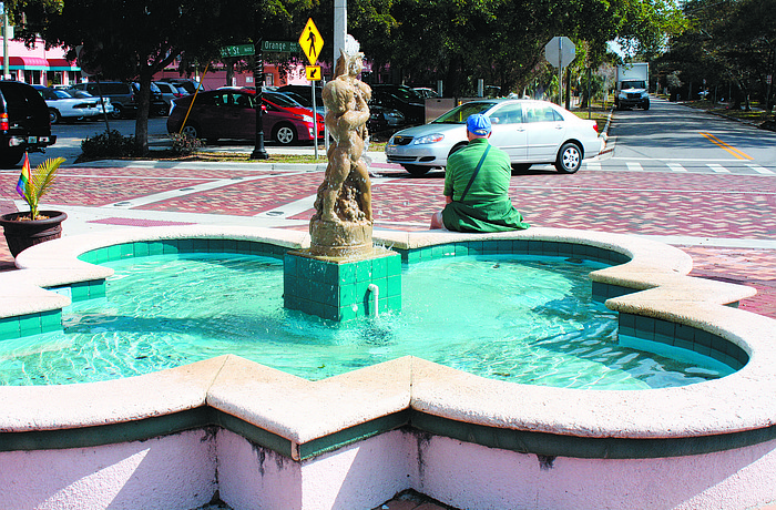 Little Five Points park is deemed a passive park for two reasons Ã¢â‚¬â€ its small size and the heavy volume of traffic surrounding it.