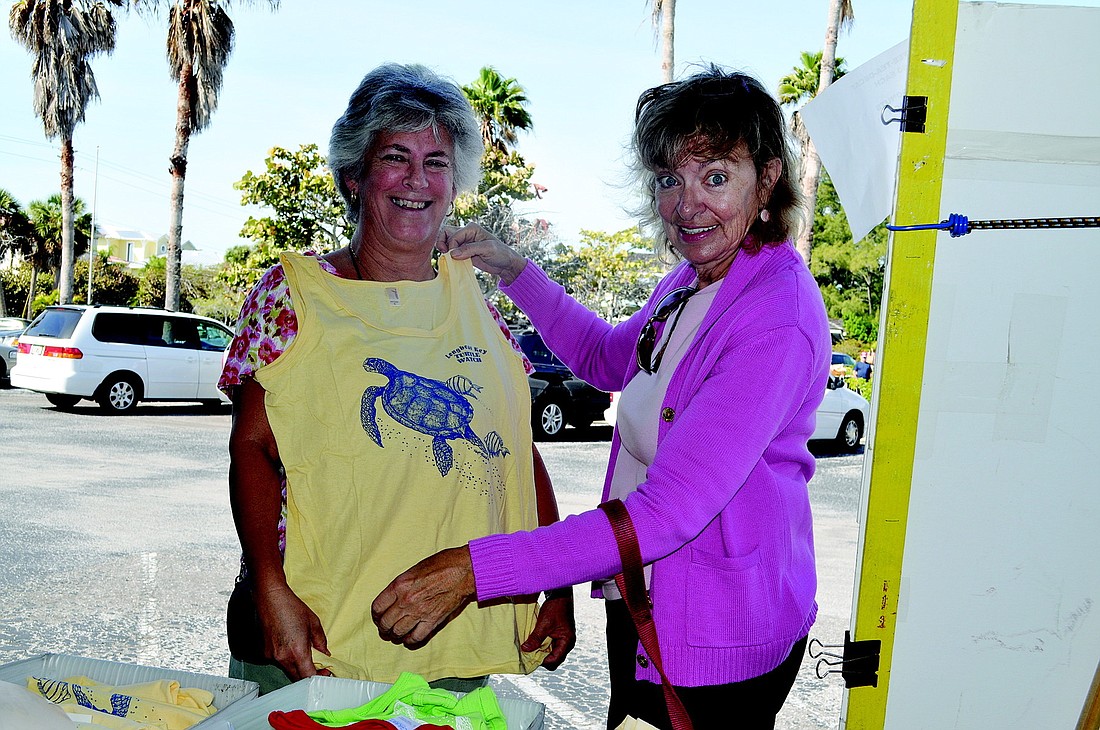 Reina Berman and Mary Brugger browse T-shirts.