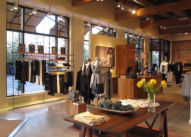 The new location will feature Eileen Fisher's signature collection, shoes and accessories.