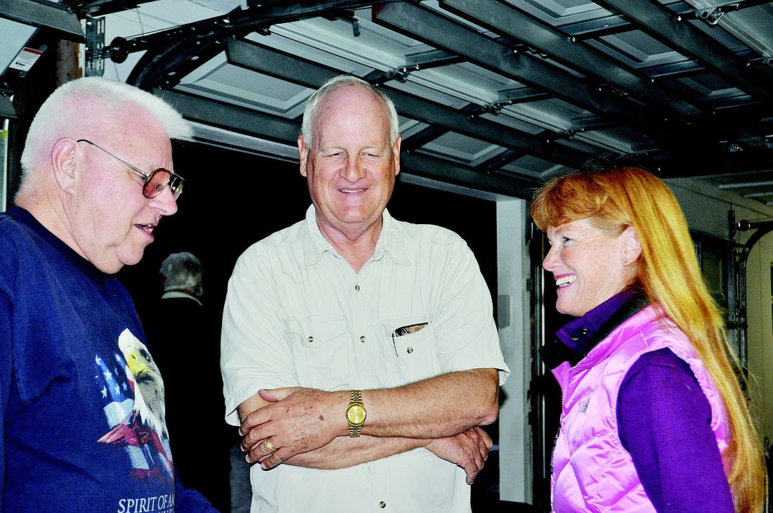 Joe Peterson chats with John and Teresa Ginevan.