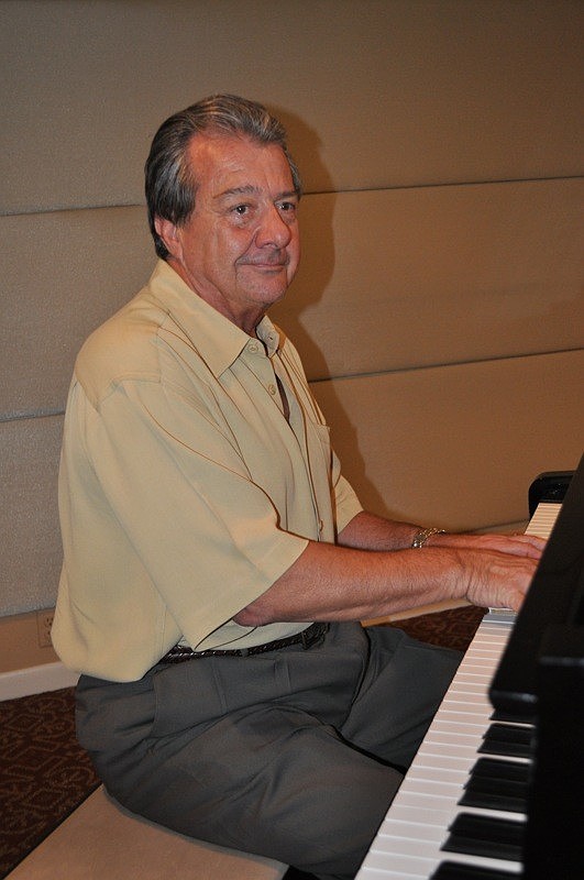 Pianist Buddy Thompson kept the mood lively.