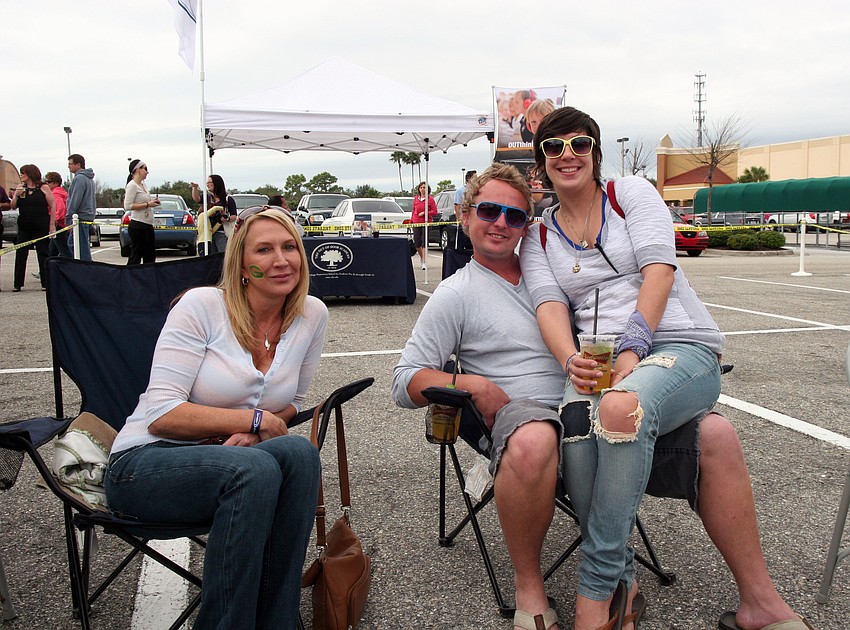 Green Bay Packers fan Lisa Kelly spent the afternoon with her son, Tyler Kelly, and Kristine Tintor.