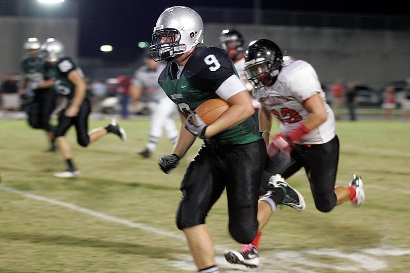 Will Pilkington scored Lakewood's first touchdown on a 15-yard reception from quarterback Zach Larson.
