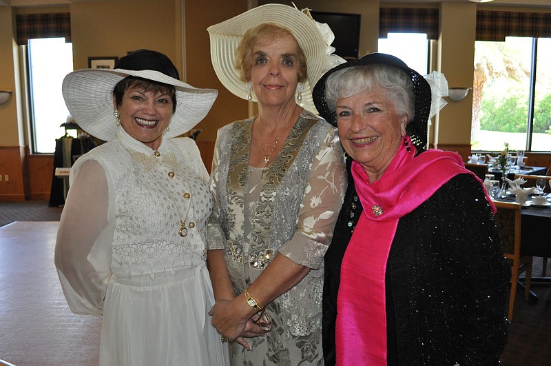 Jeanne Larranga, who performed at the tea, caught up with even co-chairs Cathy Faust and Carol Eichert.