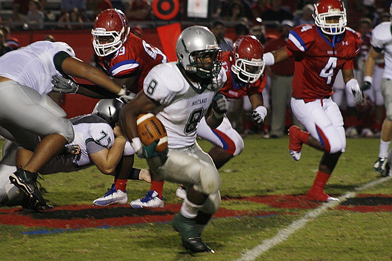 Taryn Laws gave the Lakewood offense a spark in the third quarter.