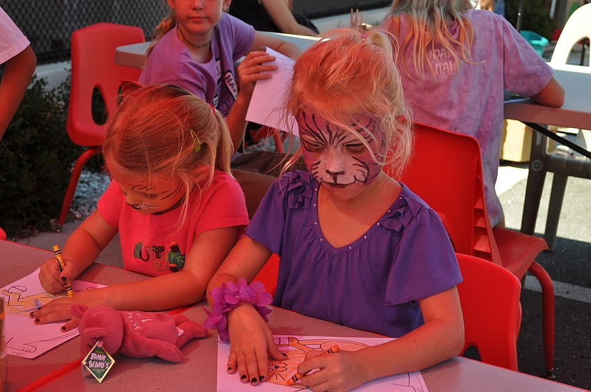 Lauphlyn and Makayla Ellis color pictures of cats