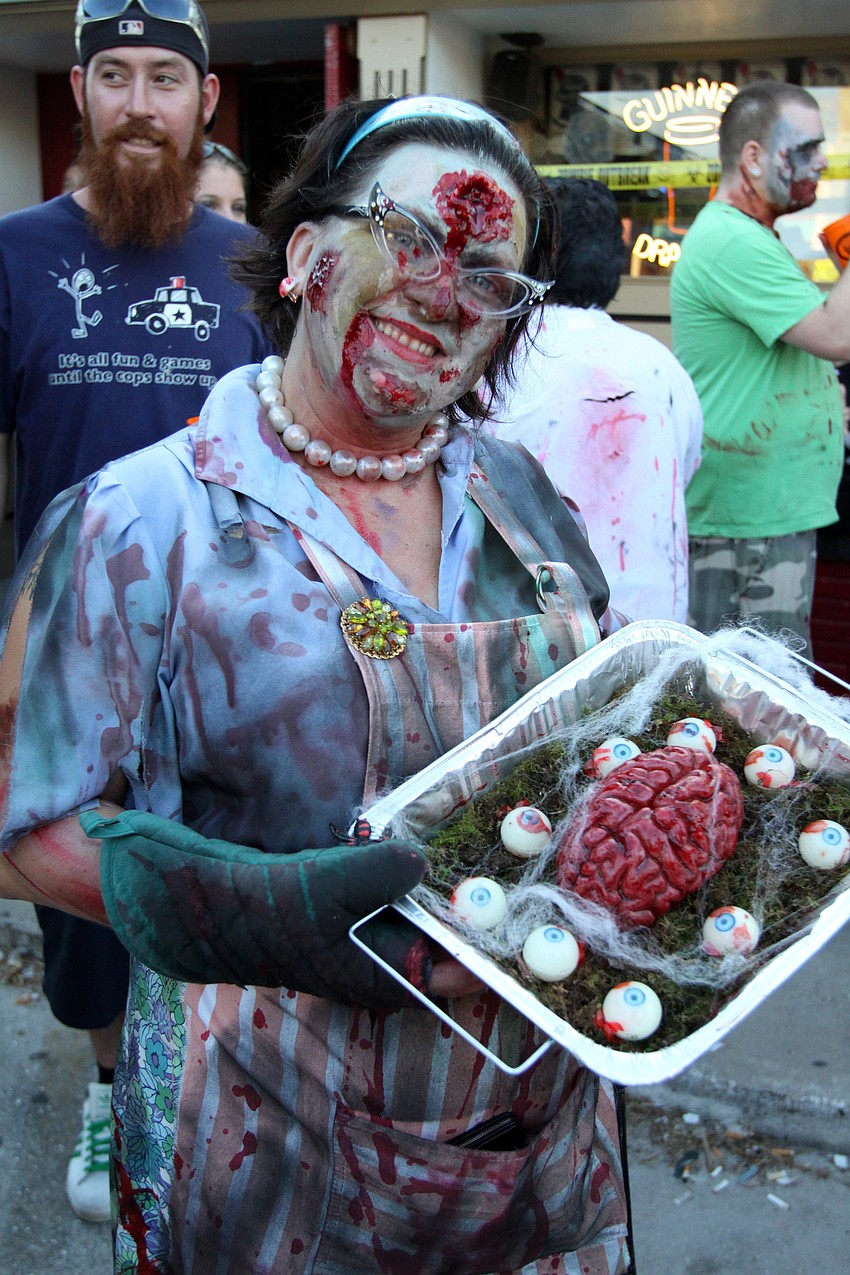 Dee Rodgers as a zombie housewife.