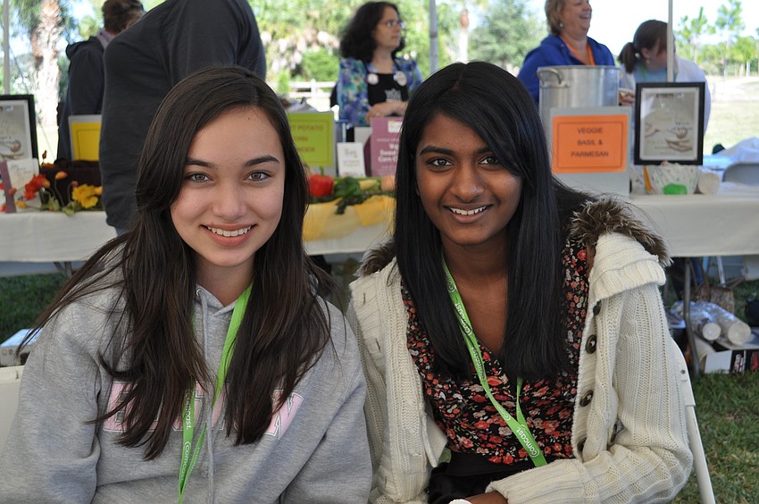 Pine View High School sophomores Angela Vilasi and Sanjana Krishnakumar volunteer at Bowls of Hope.