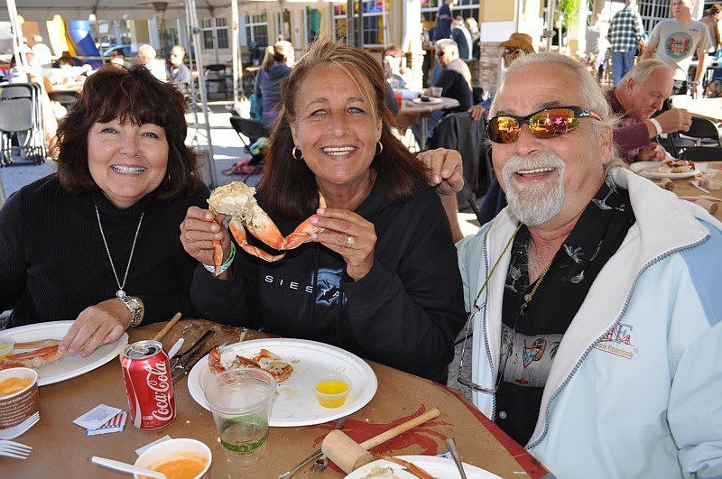 Ramona Fields brought out her cousin Pam Dove, with husband Richard, who were visiting from Maryland.