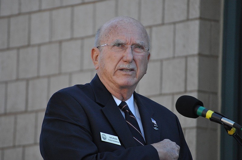 Manatee County Commissioner and U.S. Air Force veteran Larry Bustle shared with students ways they could honor veterans.