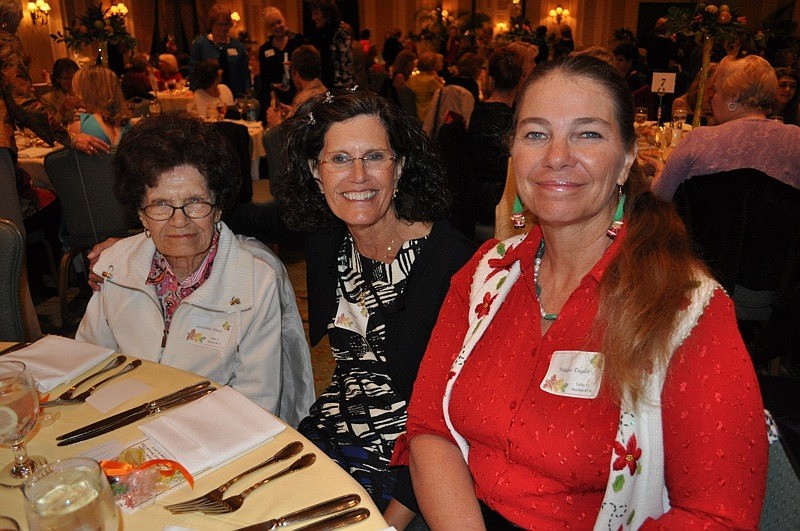 Gerry Havis enjoyed dinner with her daughter Kathy Lane and Kathyâ€™s friend, Maggie Taylor.