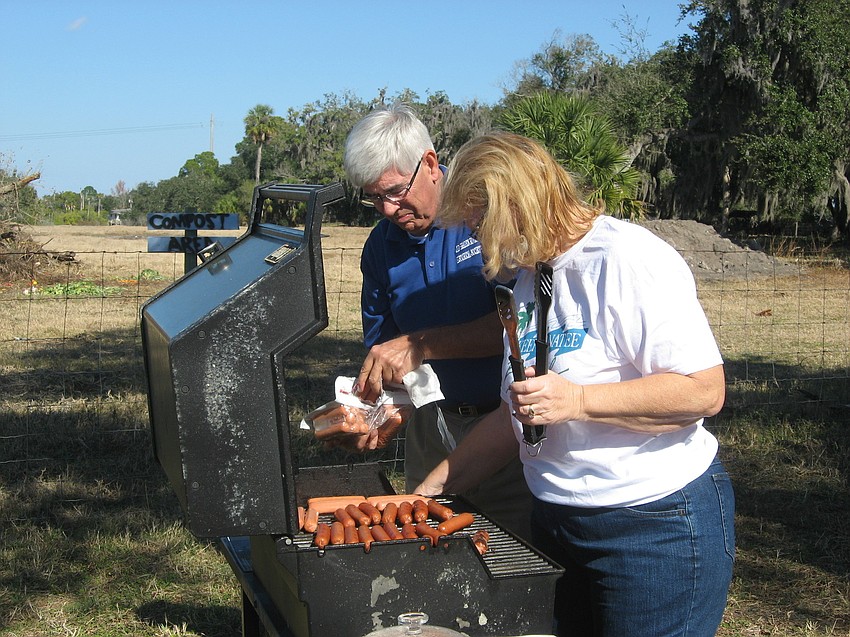 Greg and Carolyn Sutherland cooked hot dogs for the hungry cleanup participants.