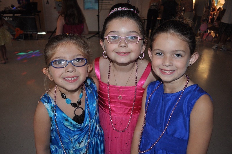 Julia Craig and her sister Emma enjoyed time with Ashley Kyle.