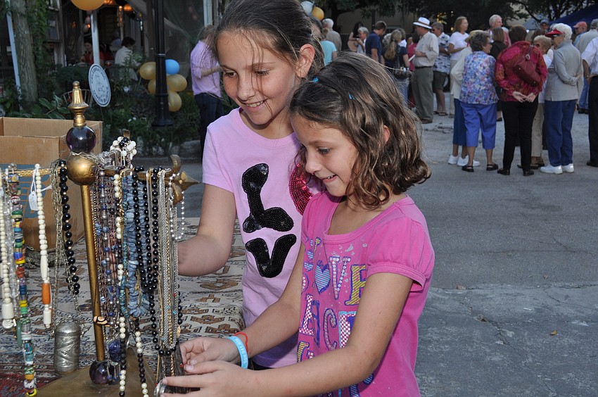 Emma and Ellen Venafro