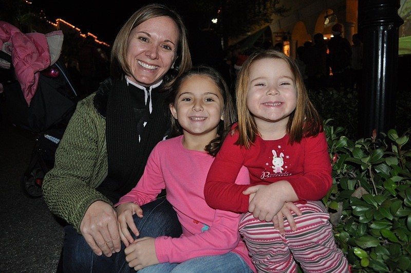 Mill Creek residents Jennifer, Ava and Aubrey Barker enjoyed the live music.